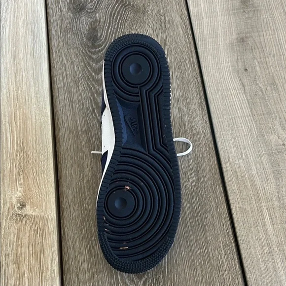 Nike Men's White and Navy Air Force One-Like New - Picture 7 of 8